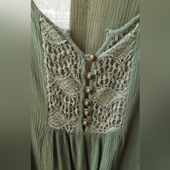 Top - Picture 2 of 4